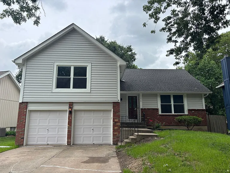 14723 S Wyandotte Dr — Photo 1