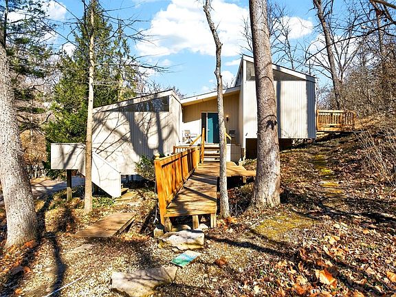 3rd image of 3595 Cooper Rd