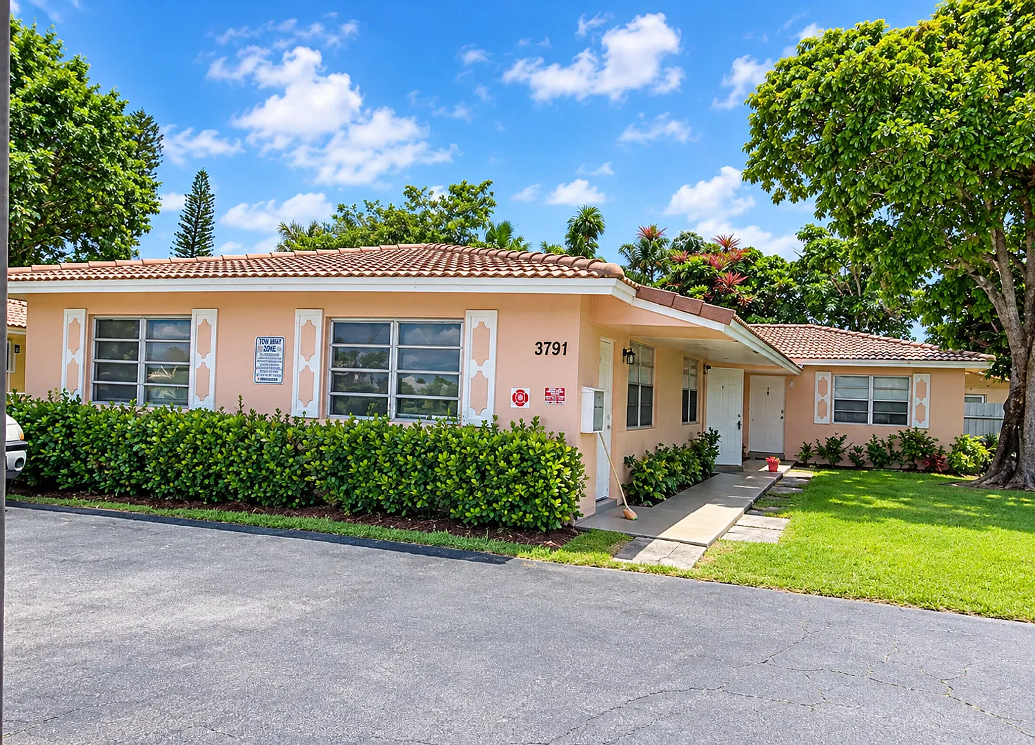 3791 Riverside Dr — Photo 1