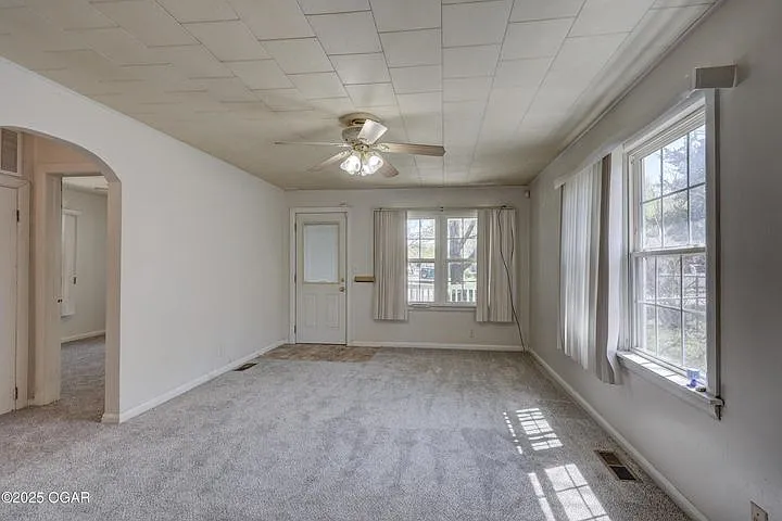 502 Empire Ave — Photo 2
