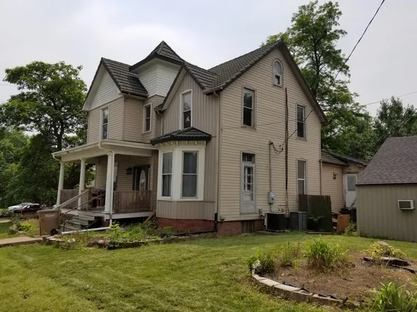 105 N 11th St, Atchison, KS 66002