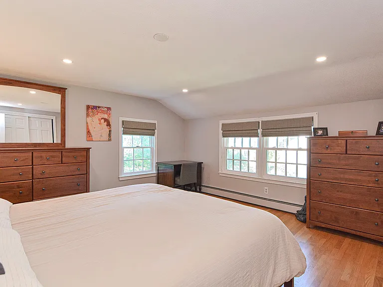 8 Donald Rd — Photo 3