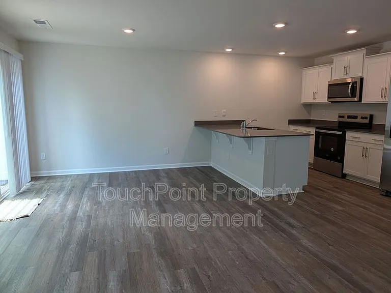 5132 Hyrule Dr — Photo 3