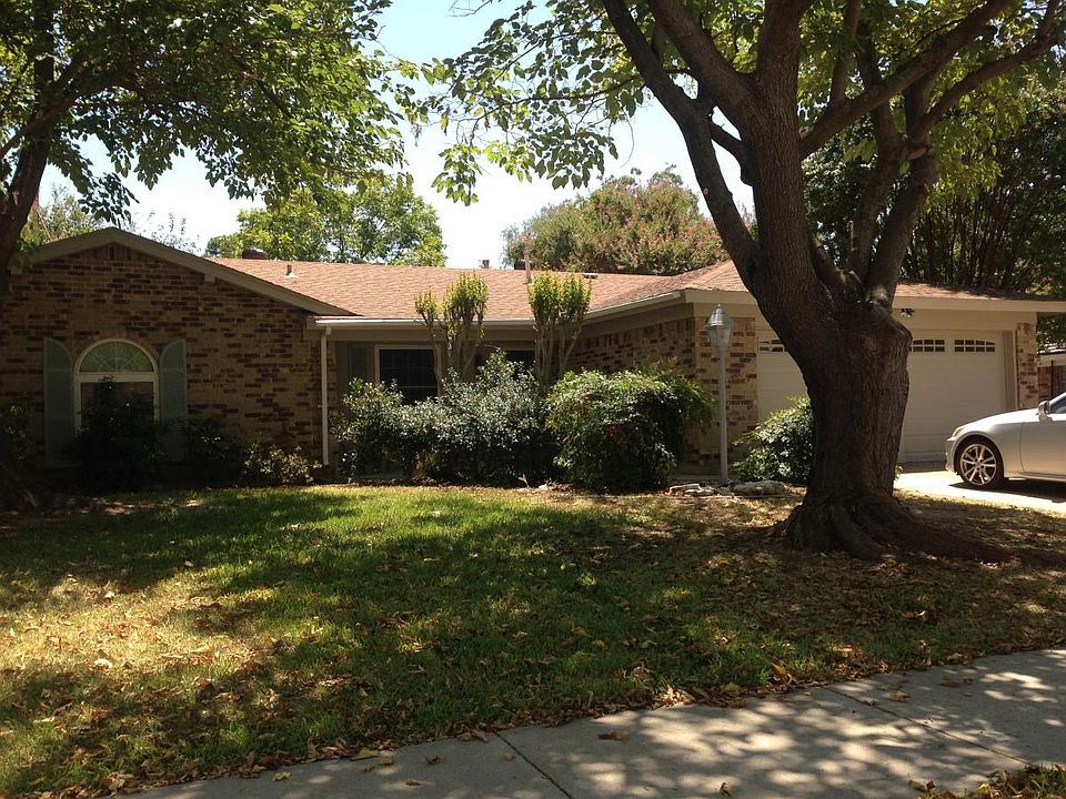 Front of house, great curb appeal