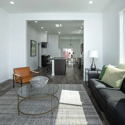 4 bed, 1347 sqft, $2,200 — Photo 3