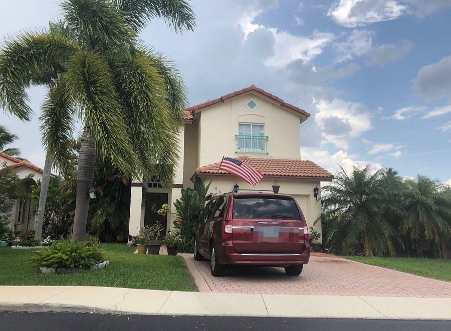 1st image of 437 Lakeside Cir