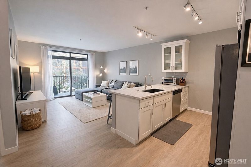 4th image of 1414 12th Avenue #411