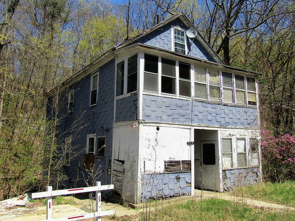 2nd image of 954 Hapgood St