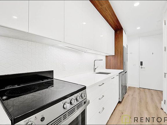 4th image of 224 E 135th St #1908