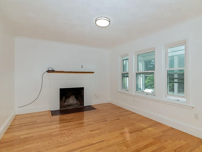 135 Safford St #1 — Photo 6