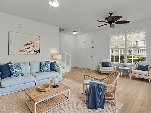 3rd image of 717 Hemingway Cir