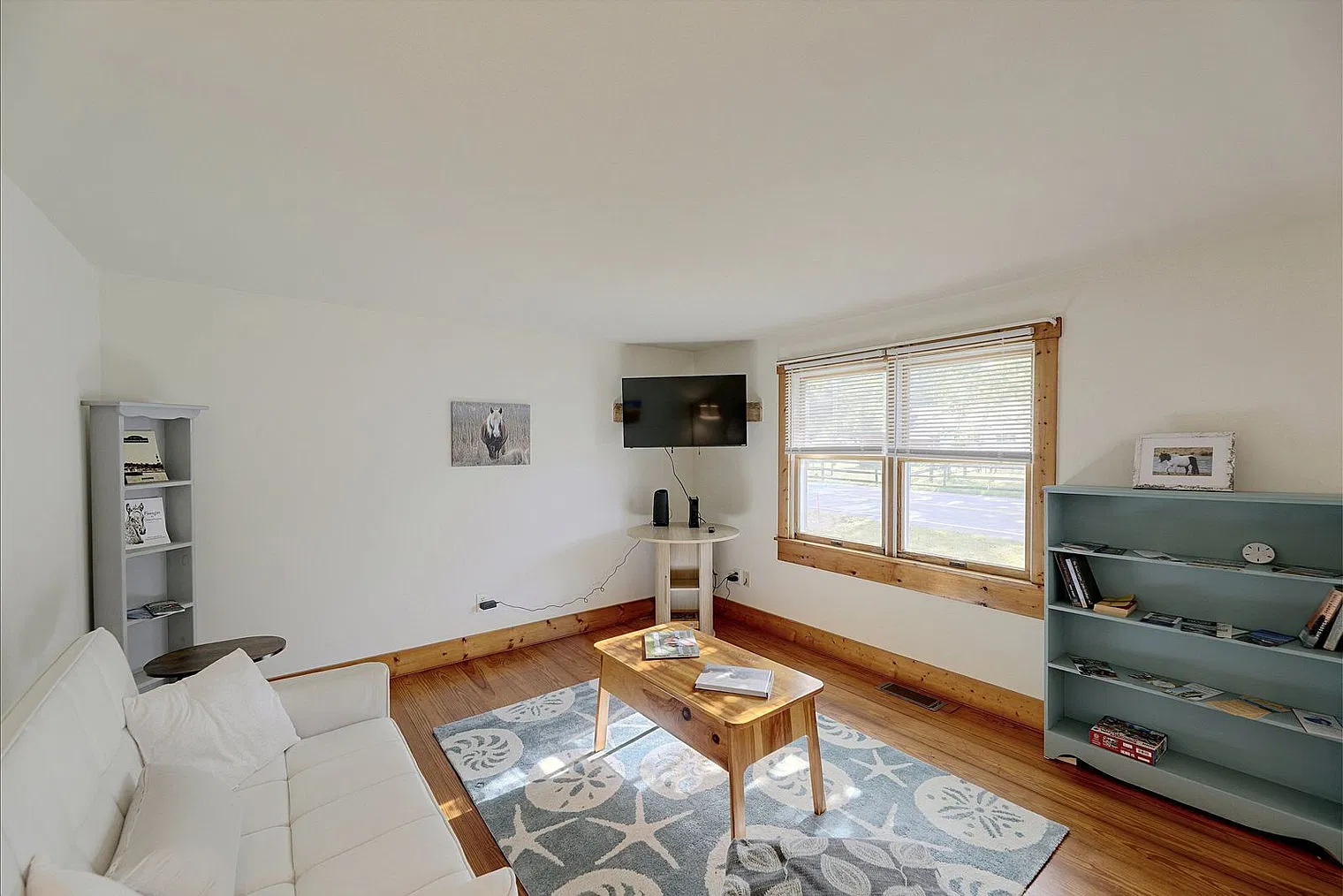 3 bed, 2.0 bath, 1399 sqft, $2,731 — Photo 4