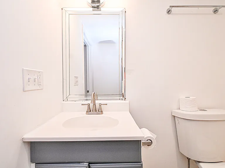 2216 Burnett Ave #2 — Photo 23