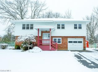 19 Saint Thomas Ln, Schenectady, NY 12304