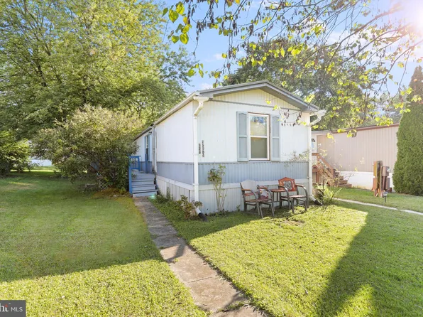 16904 Springlake Ct, Hagerstown, MD 21740