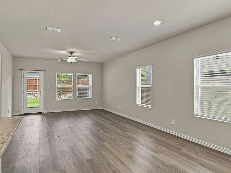 810 Honeydew Ln — Photo 29