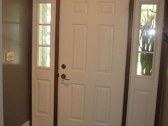 3rd image of 4701 Oakridge Dr