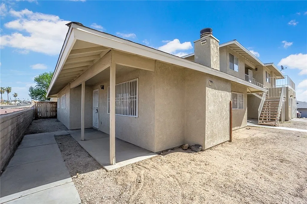 2 bed, 900 sqft, $1,350 — Photo 2