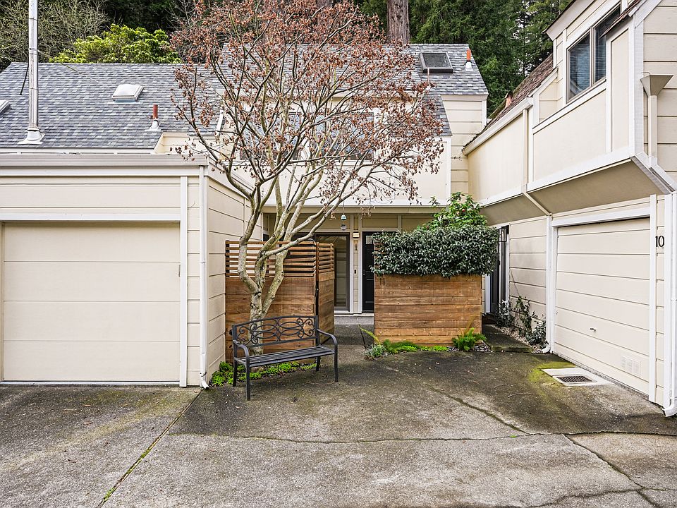 Private garage and patio