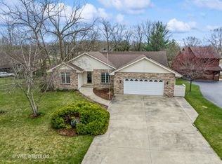 608 Candlewick Dr NE, Poplar Grove, IL 61065