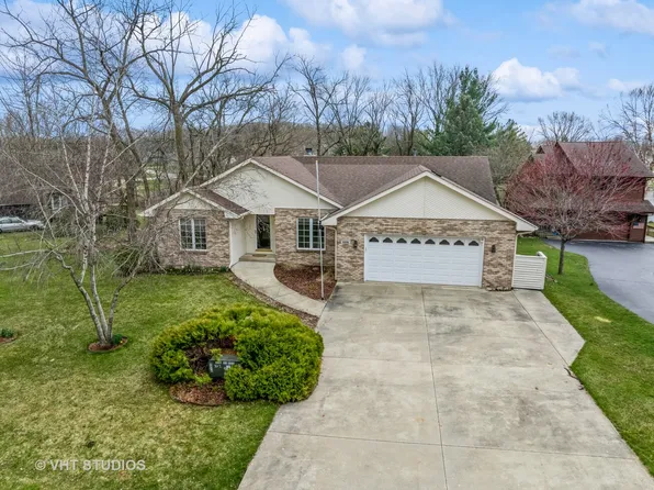 608 Candlewick Dr NE, Poplar Grove, IL 61065