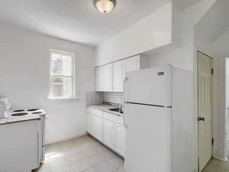 62-64 S Eureka Ave #62 — Photo 6
