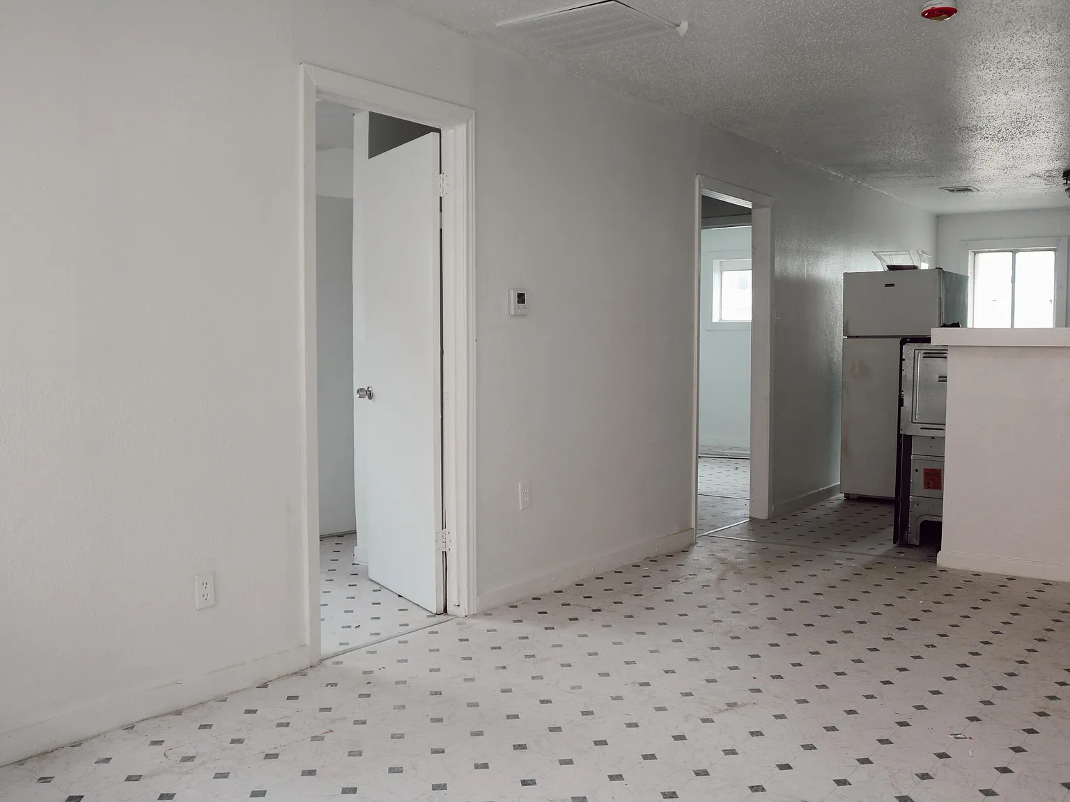 2 bed, 750 sqft, $850 — Photo 2