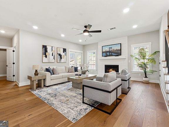 3rd image of 2428 Mills Bnd