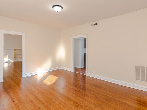 5th image of 1028 E Hyde Park Blvd APT 2N