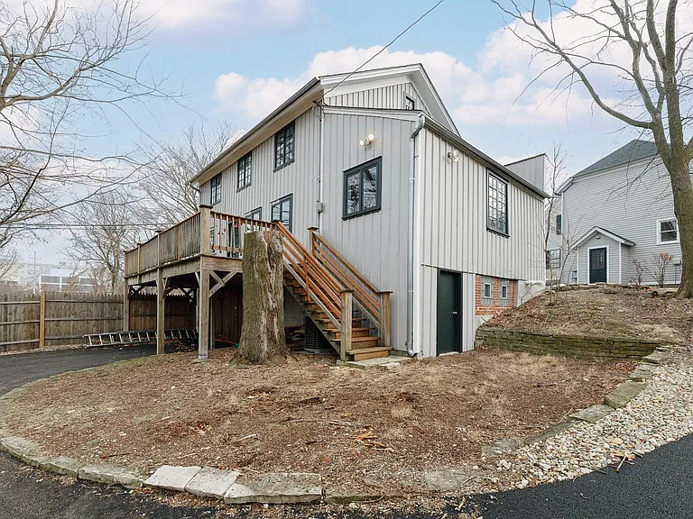 2404 Ridge Ave — Photo 16