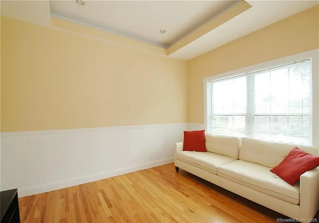 4 bed, 2250 sqft, $1,200 — Photo 3