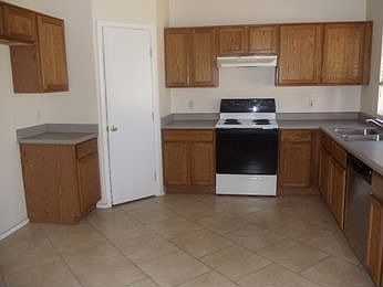 5th image of 9124 W Hazelwood St