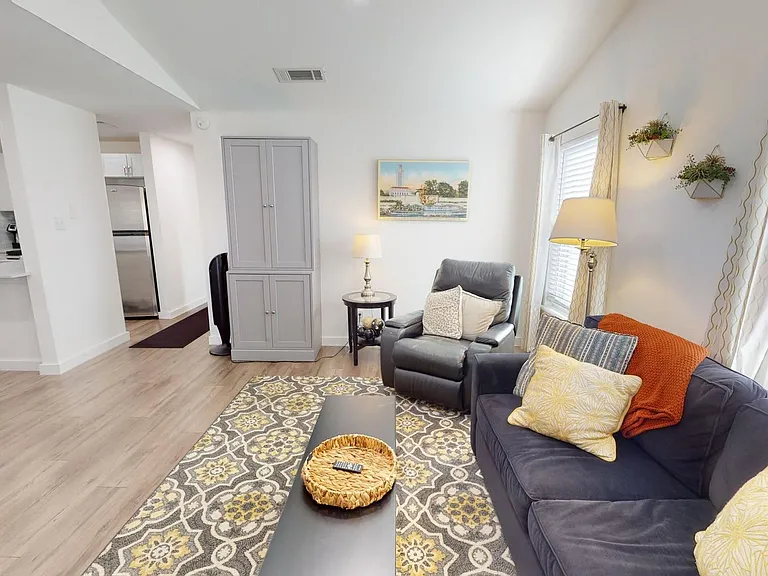 6409 Burns St #307 — Photo 5