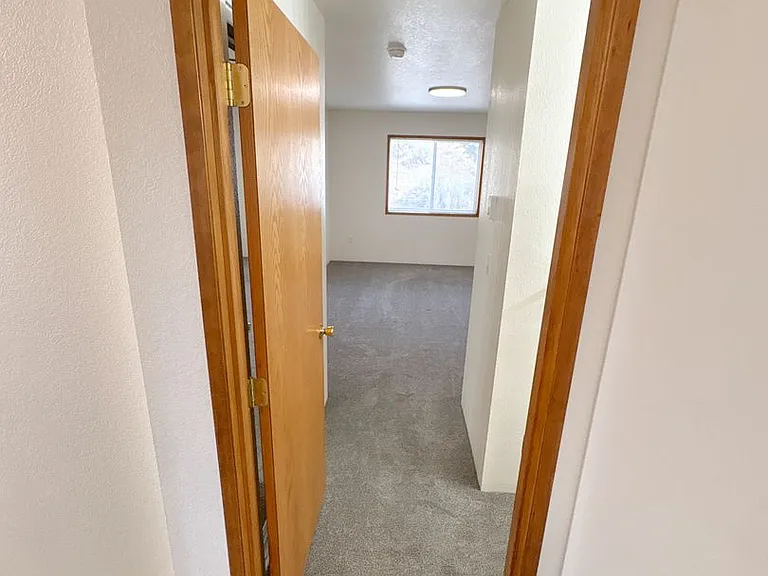 5631 N Hills Dr — Photo 8