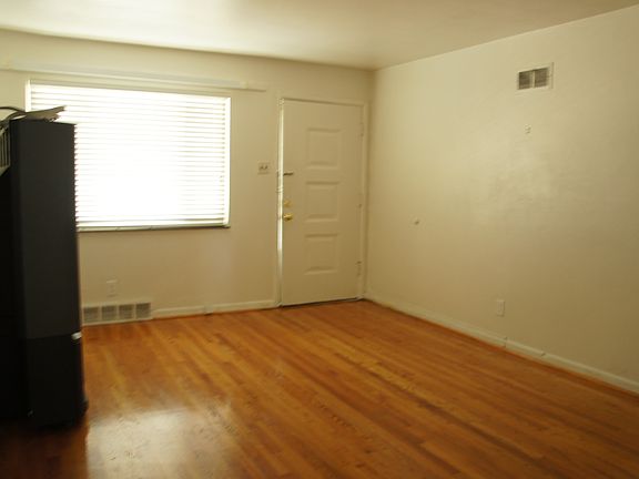 4th image of 1919 Mashie Dr