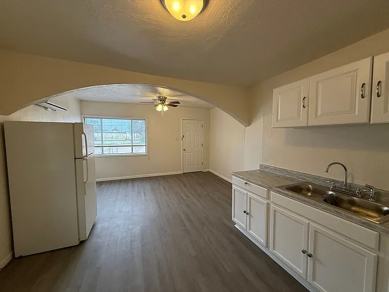 1702 E Brady Ave — Photo 9