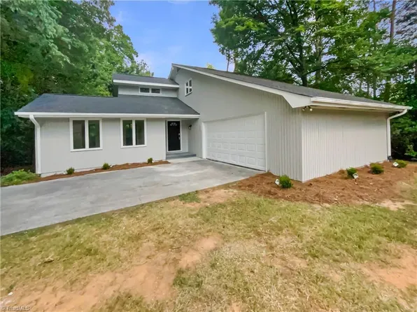 3501 Manoa Rd, Pfafftown, NC 27040