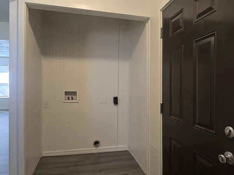 1409 Thompson Dr — Photo 6