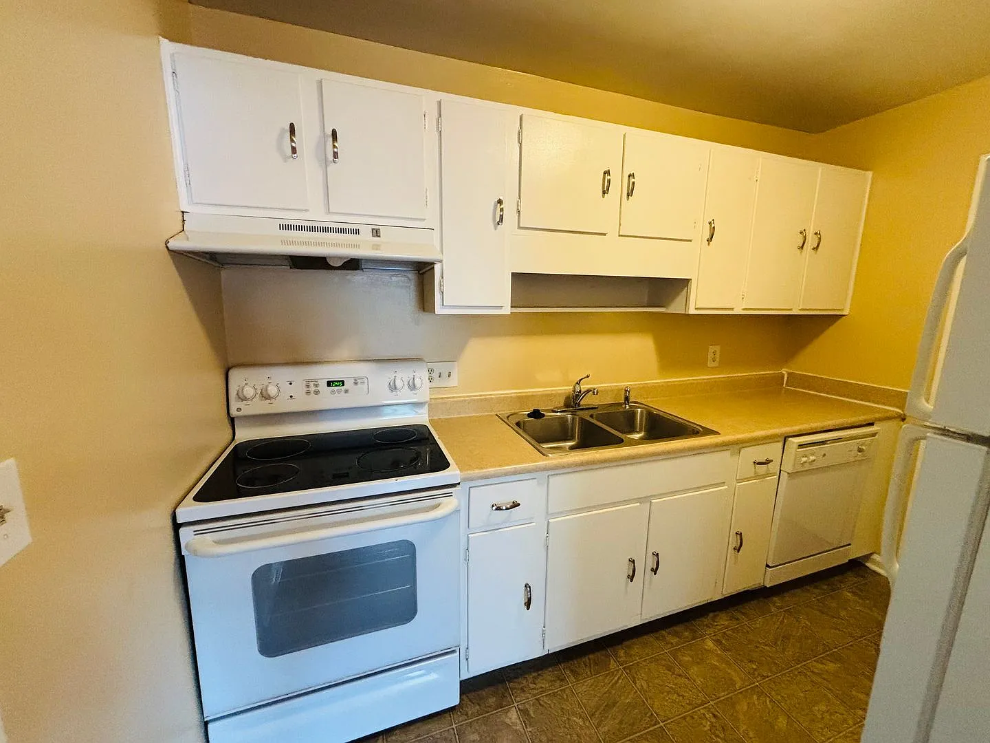 2 Bedroom, 1 Bath Condo — Photo 3