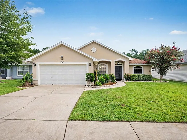 711 Sid Dr — Photo 2
