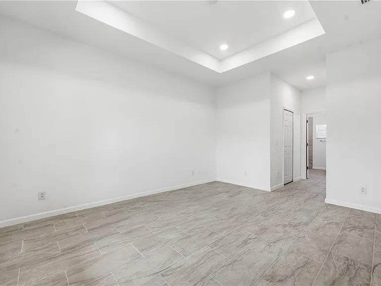 1018 Kent St E — Photo 11