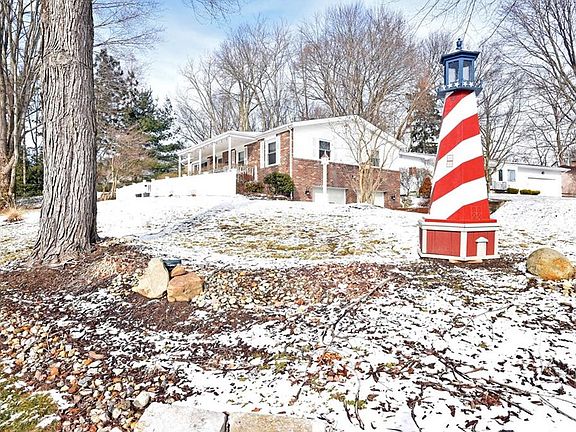 2nd image of 3825 Butterfield Dr
