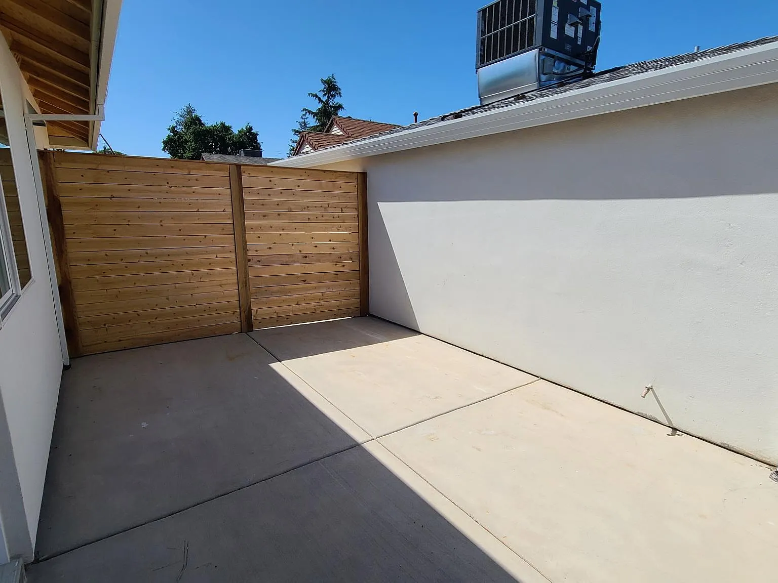 629 James St — Photo 3