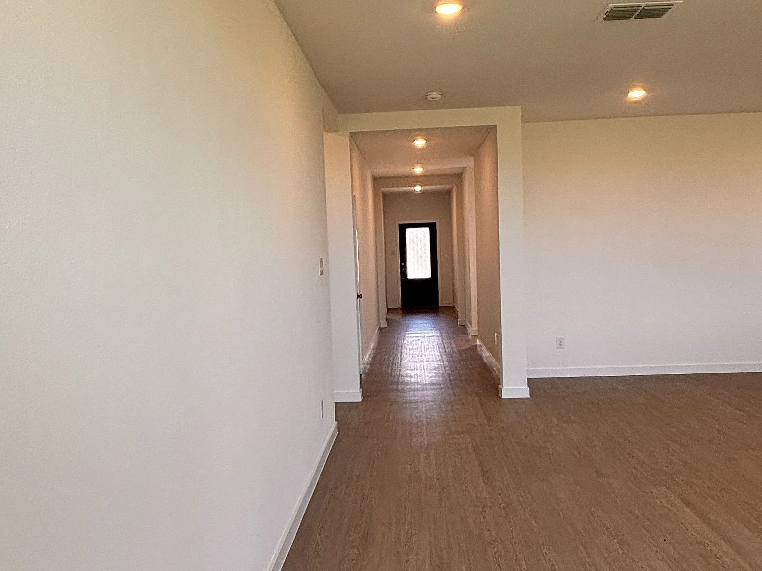 4 bed, 2062 sqft, $2,300 — Photo 2