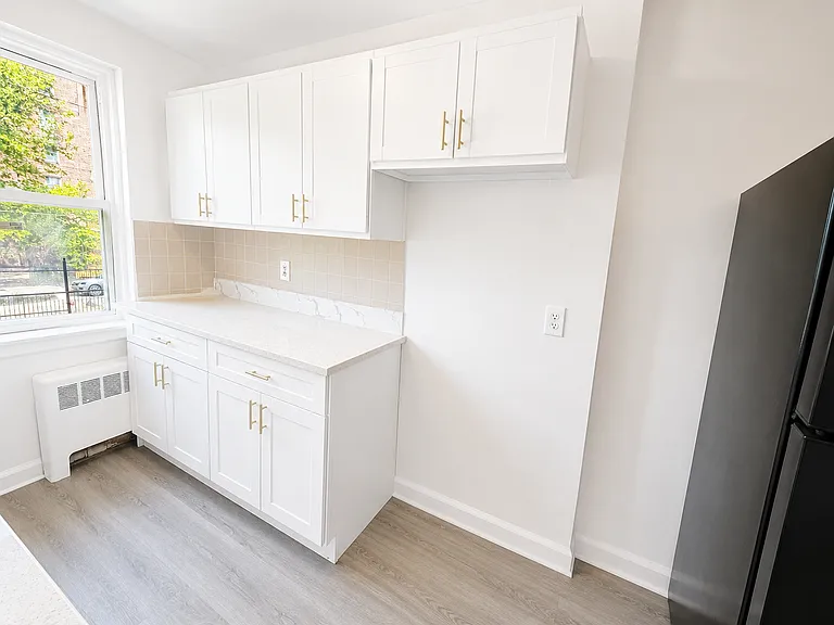 160 Ravine Ave #2D — Photo 4