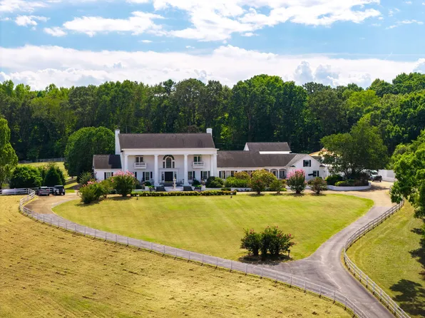 8212 Bell Mill Rd, Ooltewah, TN 37363