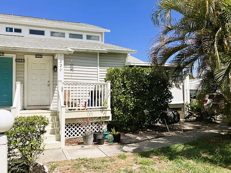 Welcoming entry with small porch