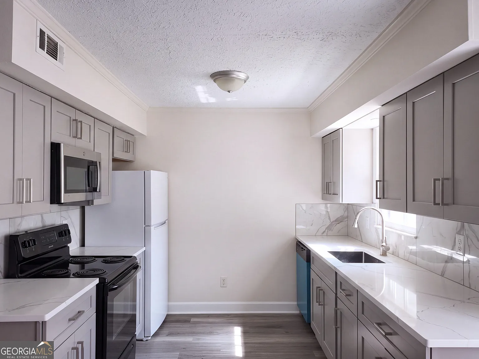 2 bed, 1.5 bath, 1224 sqft, $1,200 — Photo 2