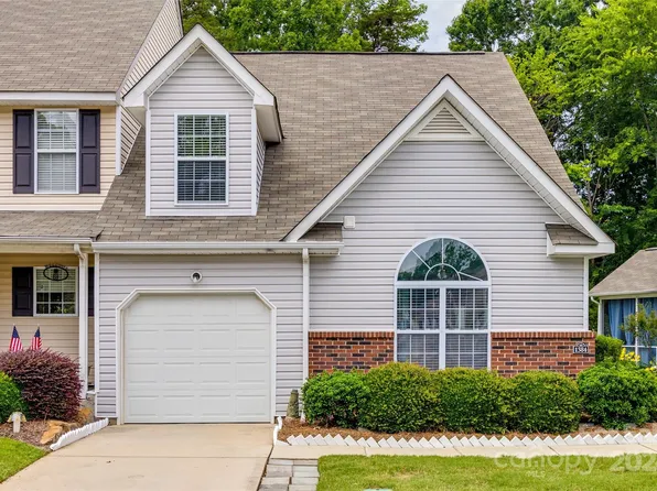 1384 Walnut Hill Dr, Rock Hill, SC 29732