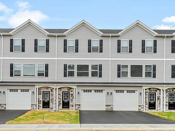 381 Sruthi Dr, Mechanicsburg, PA